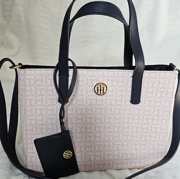 Tommy Hilfiger Purse - Picture 1 of 9